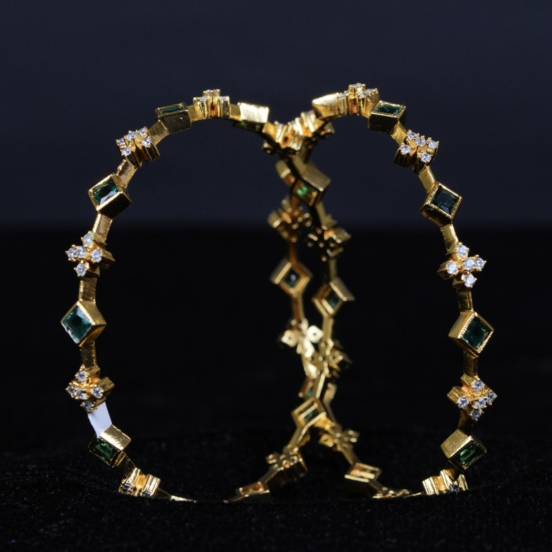 Emerald Floral Link Bracelet in 92.5 Sterling Silver