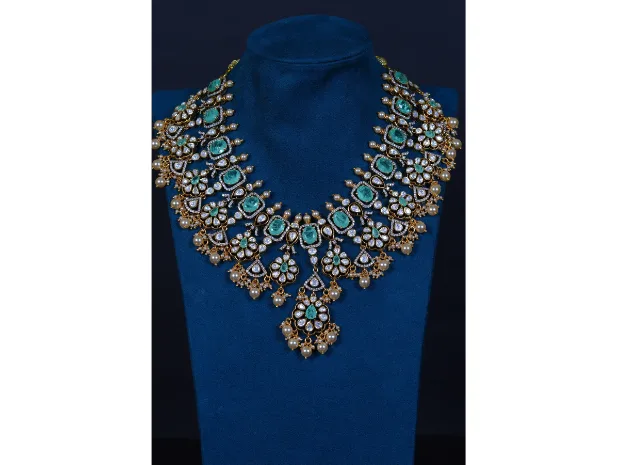 92.5 Sterling Silver Russian Emerlad Necklace Set
