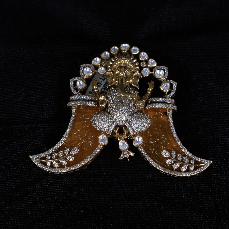 Emerald Ganesha Tiger Claw (Puligoru) Pendant