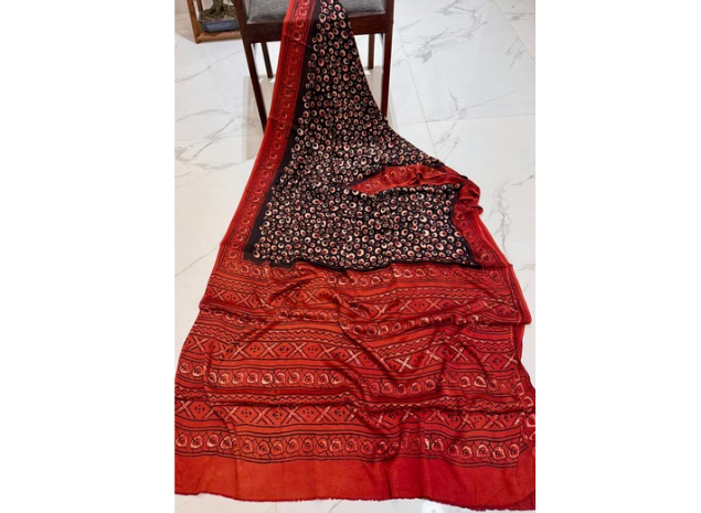 EVWAAH Midnight Crimson Pebble-Grid Ajrakh Saree